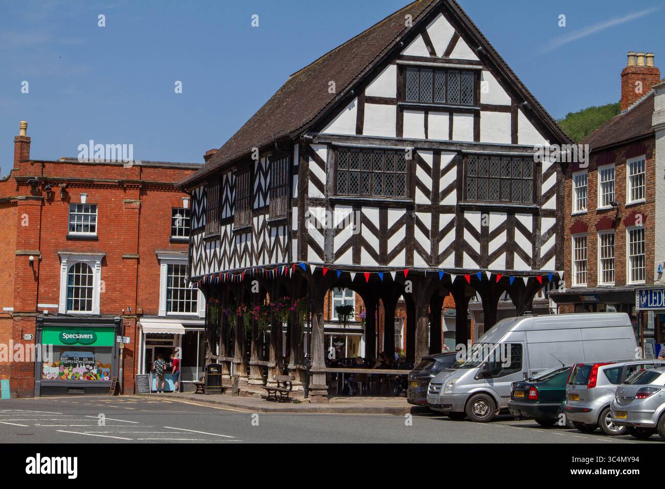 Ledbury Market House in un giorno d'estate Foto Stock