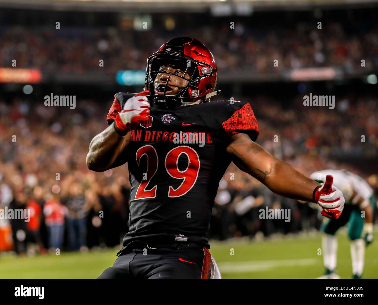 Settembre 8,2018: Il running back dei San Diego State Aztecs Juwan Washington (29) festeggia dopo aver segnato il suo secondo touchdown contro i Sacramento State Hornets al SDCCU Stadium di San Diego, California. . Michael Cazares/Cal Sport Media.(immagine di credito: &Copy; Michael Cazares/CSM tramite cavo ZUMA) Foto Stock