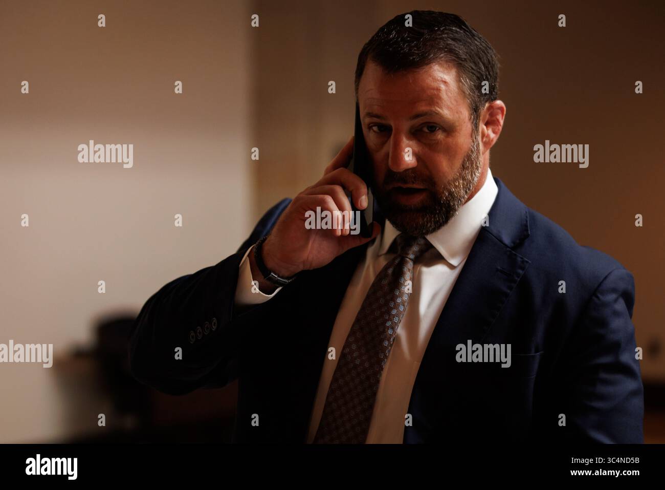 Il senatore statunitense Markwayne Mullin (R-OK) arriva per un briefing del Comitato dei servizi armati del Senato a porte chiuse sull'operazione Midnight Hammer il 29 luglio 2025 a Washington, D.C. l'operazione Midnight Hammer ha visto bombardamenti stealth statunitensi B-2 volare dagli Stati Uniti all'Iran per far cadere 14 30.000-pound bombe bunker BU-57 sulle strutture nucleari iraniane. (Foto di Samuel Corum/Sipa USA) Foto Stock