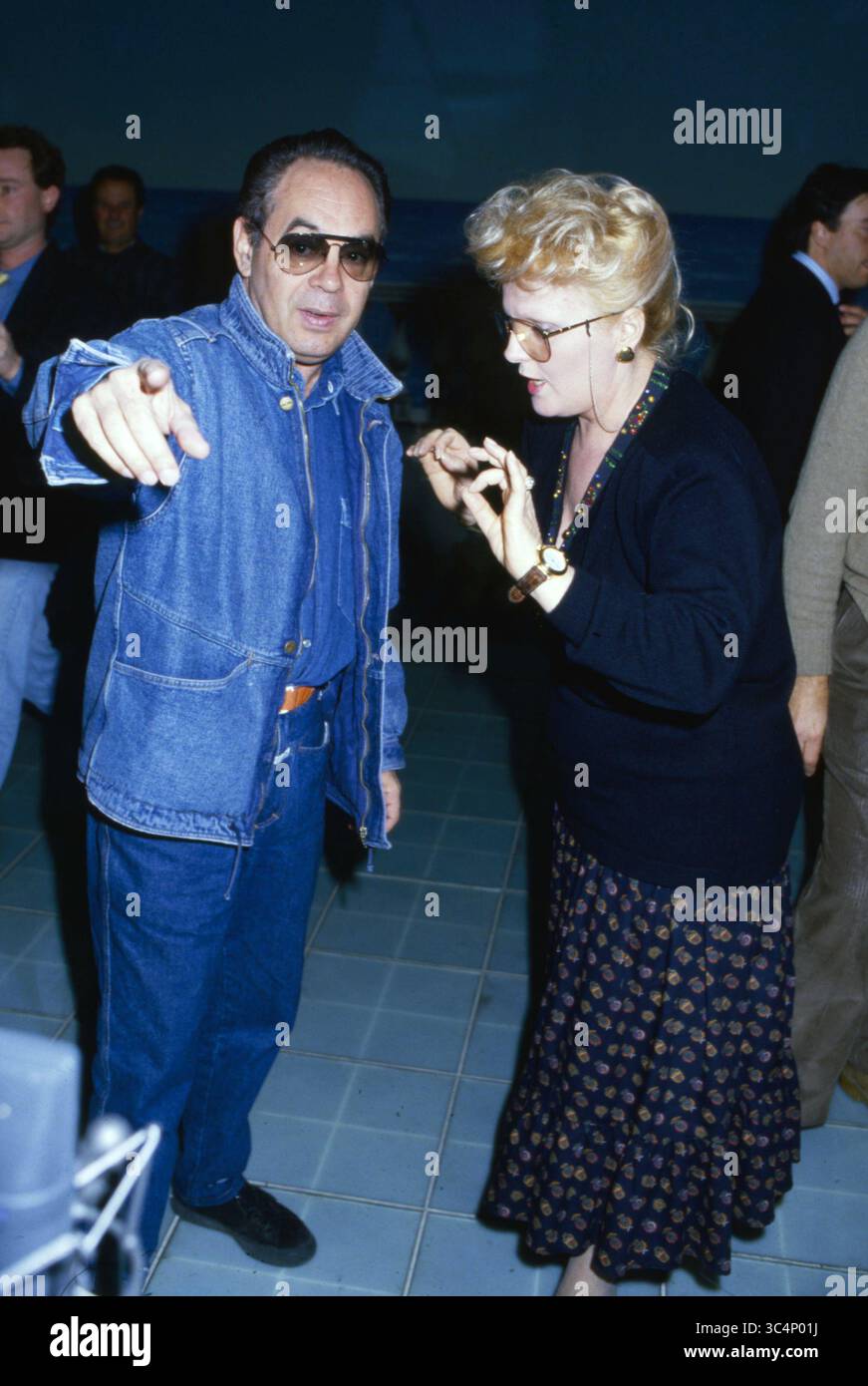 1988 Archivio storico Olycom/Lapresse Gianni Boncompagni, all'anagrafe Giandomenico Boncompagni (Arezzo, 13 maggio 1932 - Roma, 16 aprile 2017), è stato un conduttore radiofonico, paroliere, autore televisivo, compositore e regista televisivo italiano. Nella foto: Gianni Boncompagni con Katia Ricciarelli nella foto: Gianni Boncompagni con Katia Ricciarelli credito: LaPresse/Alamy Live News Foto Stock