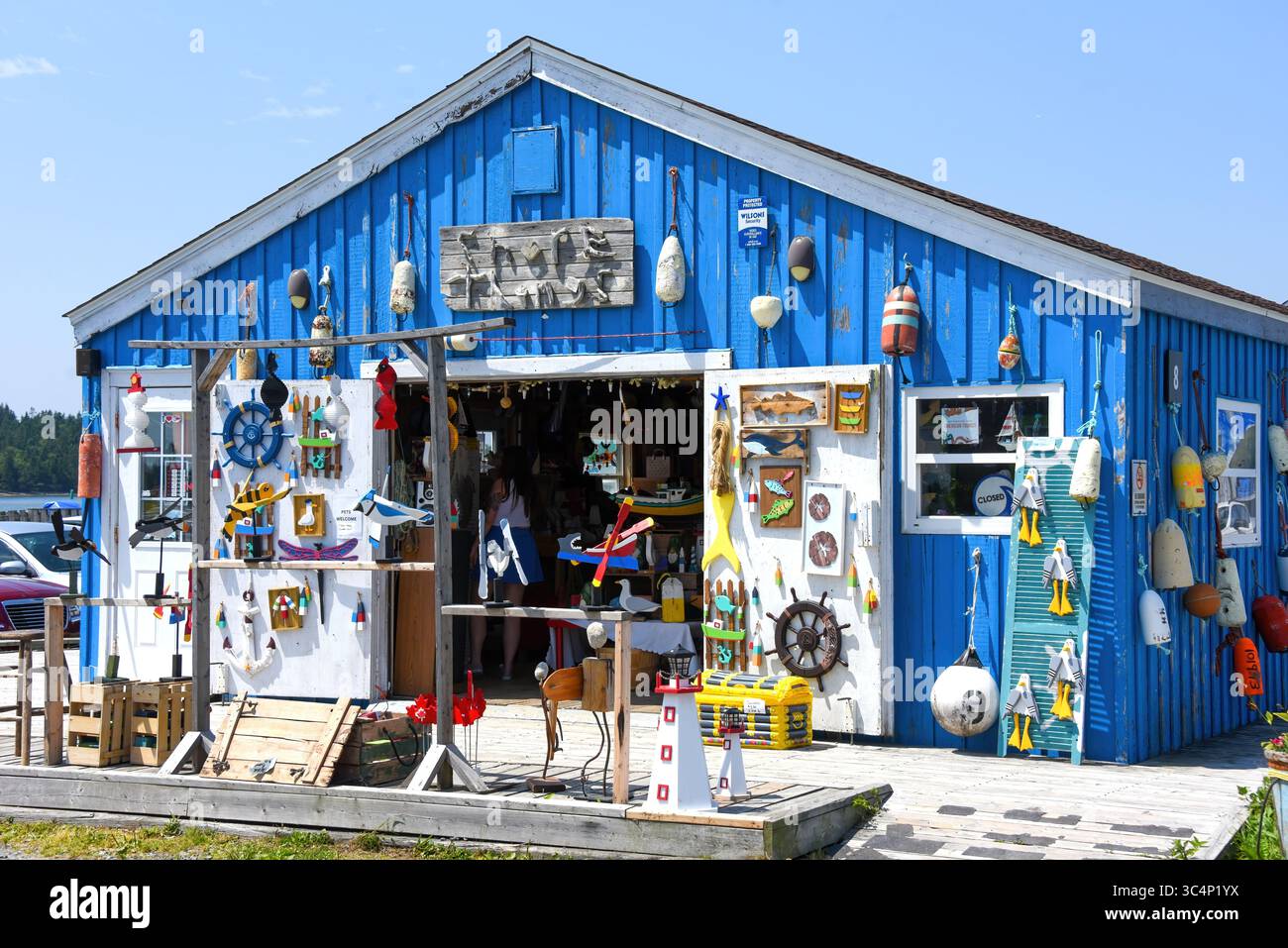 Eastern Passage, Canada - 27 luglio 2025: Oggetti da riva nel passaggio orientale fuori Halifax, nuova Scozia, offre regali a tema marittimo e spiaggia e de Foto Stock