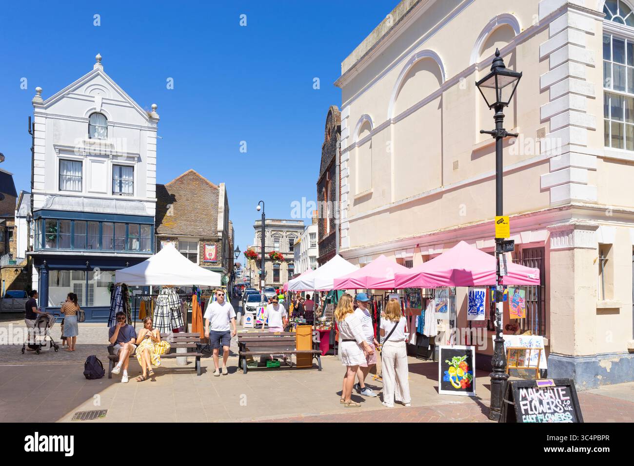 Margate, città vecchia, Margate Market Place con bancarelle artigianali a Margate, Kent, Inghilterra, Regno Unito, Europa Foto Stock