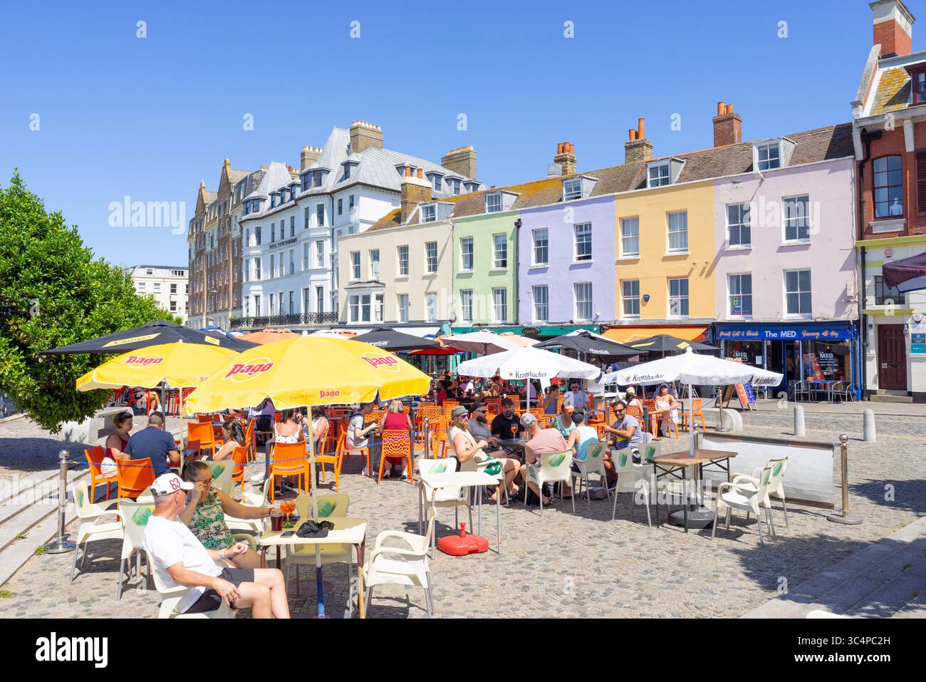 Margate Old Town The Parade negozi bar e ristoranti a Margate Kent Inghilterra Regno Unito GB Europa Foto Stock