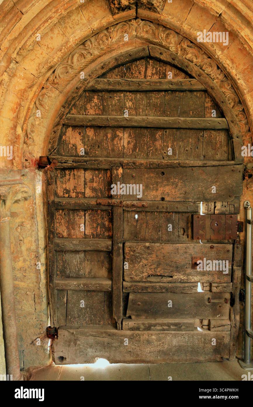 La porta del Vescovo che dà accesso alla cattedrale dal palazzo vescovile, dalla cattedrale di Wells, da Wells, Somerset. Foto Stock