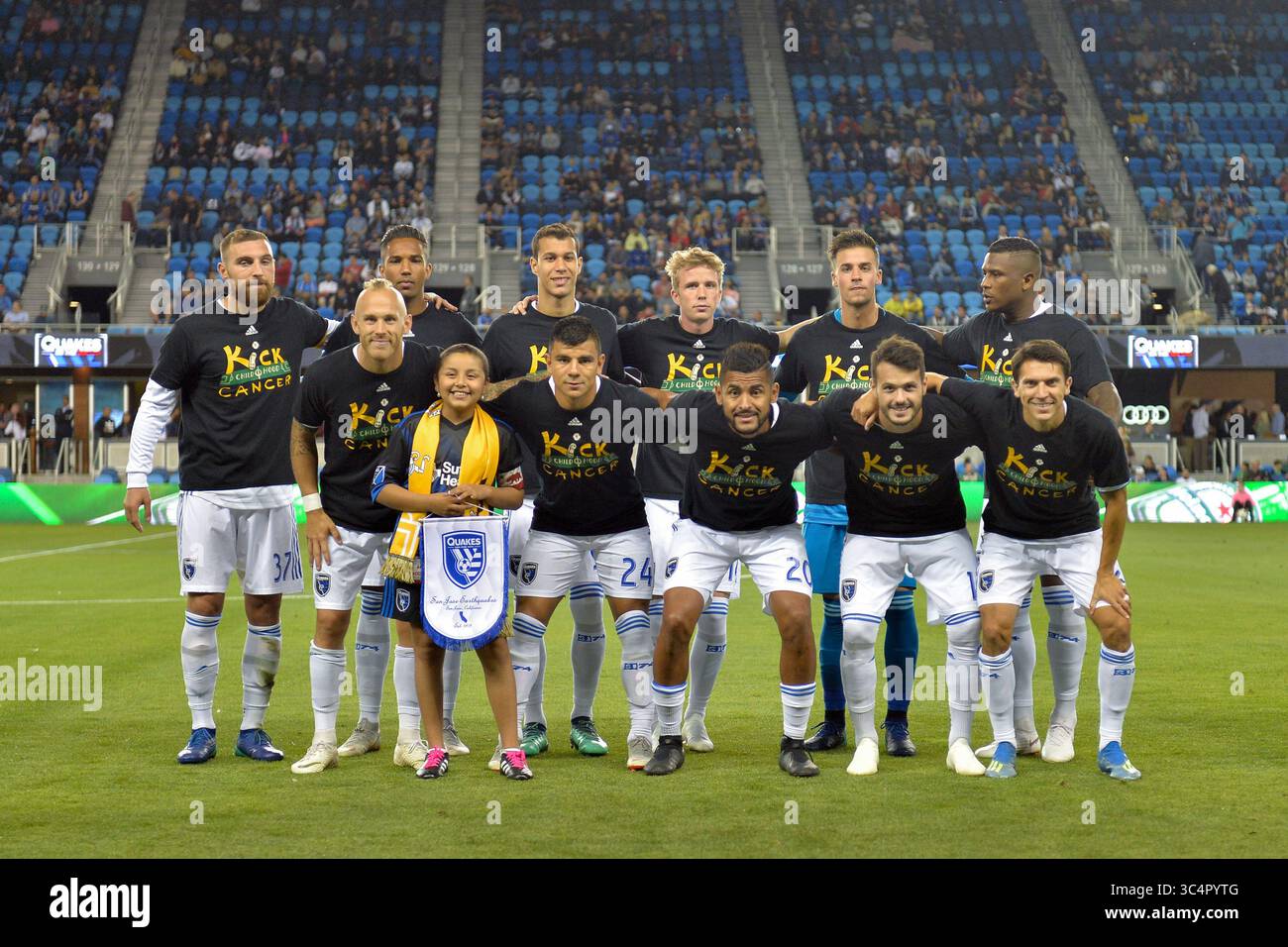 19 settembre 2018 - San Jose, California, Stati Uniti - San Jose, CA - mercoledì 19 settembre 2018: San Jose Earthquakes Starting Eleven, Kick Childhood Cancer prima di una partita di Major League Soccer (MLS) tra San Jose Earthquakes e Atlanta United FC all'Avaya Stadium. (Immagine di credito: © John Todd/ISIPhotos via ZUMA Wire) Foto Stock