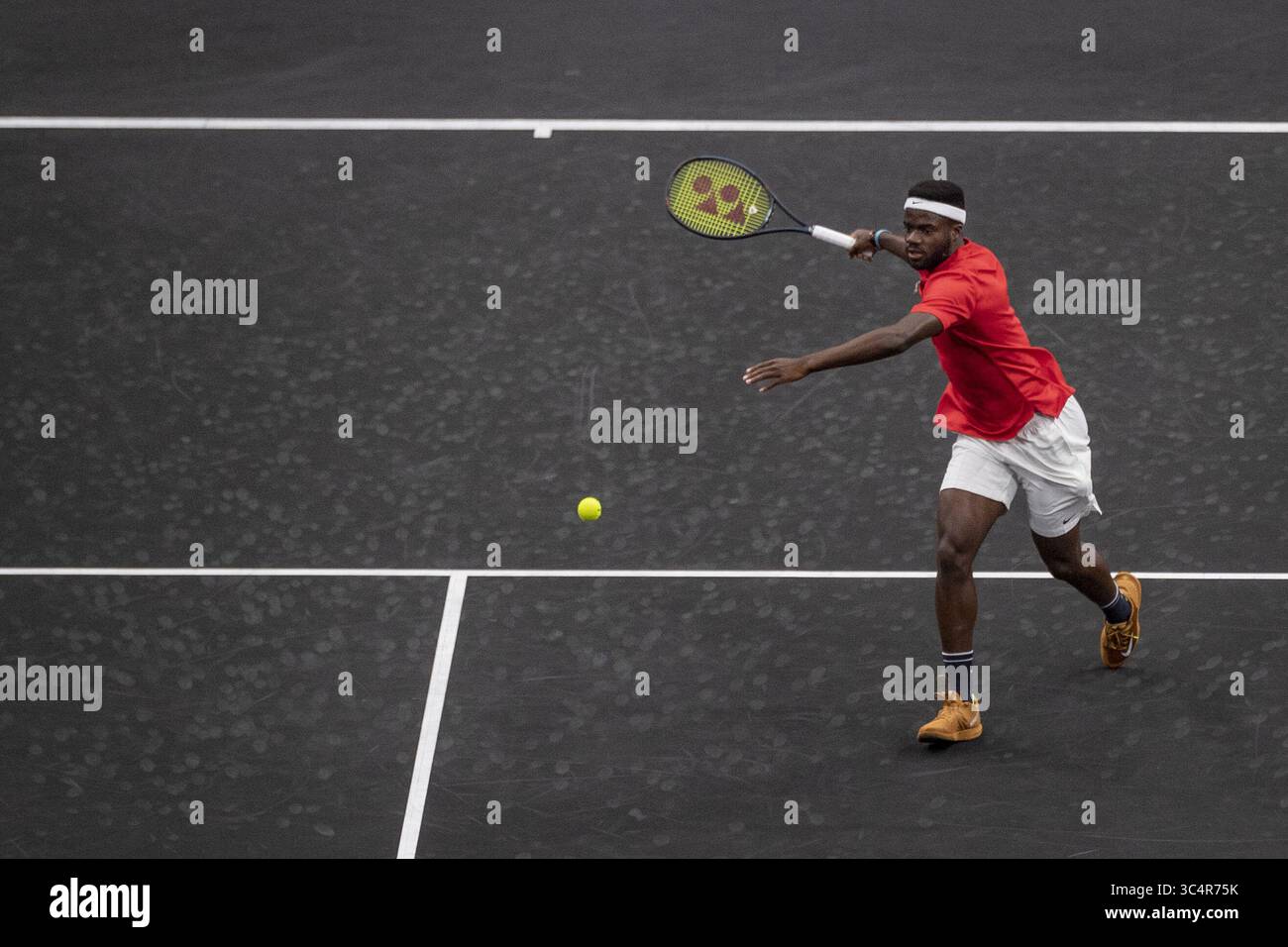 21 settembre 2018 - Chicago, Illinois, Stati Uniti - FRANCES TIAFOE degli Stati Uniti colpisce un tiro di avvicinamento contro GRIGOR DIMITROV della Bulgaria durante la prima partita del primo giorno della Laver Cup allo United Center di Chicago, Illinois. (Immagine di credito: © Shelley Lipton/ZUMA Wire) Foto Stock