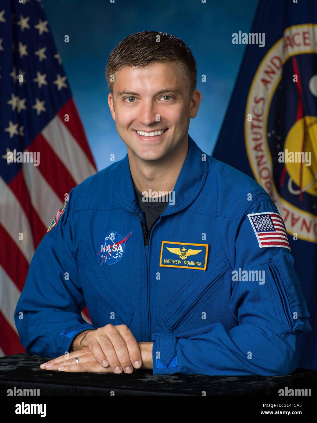 23 agosto 2017 - Houston, Texas, Stati Uniti d'America - il candidato astronauta della NASA Matthew Dominick ritratto formale al Johnson Space Center il 28 novembre 2017 a Houston, Texas. Dominick è un pilota di caccia americano e astronauta della NASA candidato alla classe 2017. (Immagine di credito: © Bill Stafford via ZUMA Wire) Foto Stock