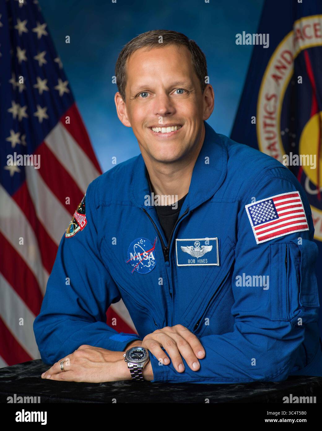 28 novembre 2017 - Houston, Texas, Stati Uniti d'America - il candidato astronauta della NASA Bob Hines ritratto formale al Johnson Space Center il 28 novembre 2017 a Houston, Texas. Hines è un pilota di caccia americano e astronauta della NASA candidato alla classe del 2017. (Immagine di credito: © Bill Stafford via ZUMA Wire) Foto Stock