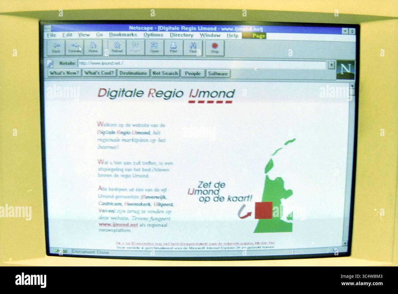 Internet page, IJmuiden, IJmuiden, Nederland, 25-05-1998 Whizgle News, Dutch Desk, Paesi Bassi, 1950-2000 una prima interfaccia browser Web visualizza una pagina Web per "digitale Regio IJmond", che promuove i servizi informativi locali relativi alla regione IJmond, completa di mappa e opzioni di navigazione. Foto Stock