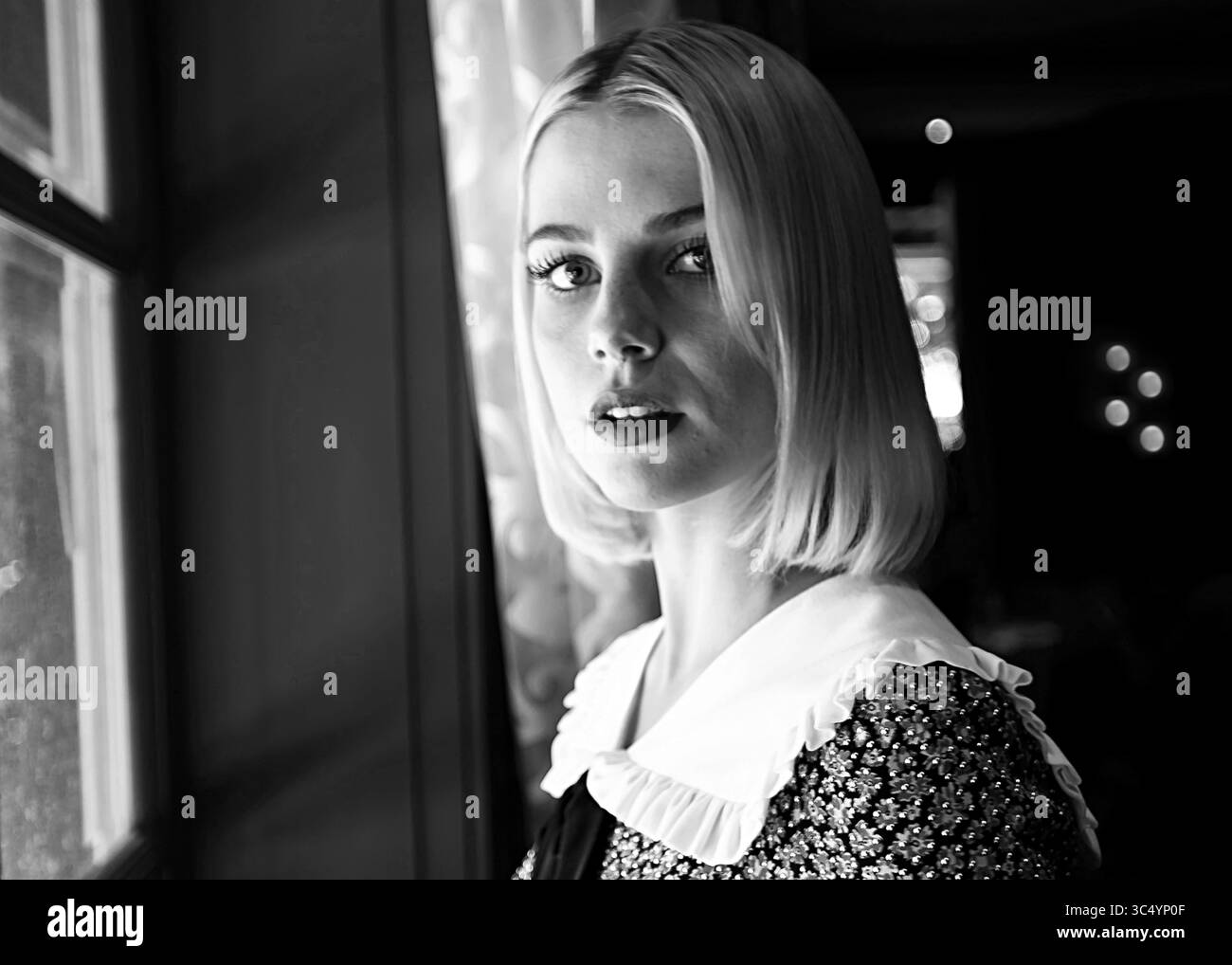 8 ottobre 2018 - Hollywood, California, Stati Uniti - LUCY BOYNTON promuove il film "Bohemian Rhapsody" a Hollywood. (Immagine di credito: © Armando Gallo/ZUMA Studio) Foto Stock