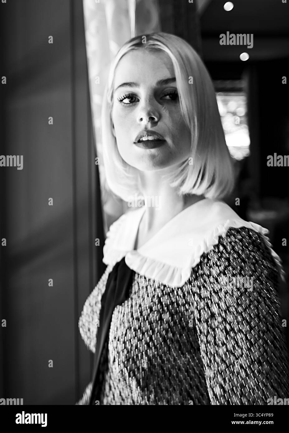 8 ottobre 2018 - Hollywood, California, Stati Uniti - LUCY BOYNTON promuove il film "Bohemian Rhapsody" a Hollywood. (Immagine di credito: © Armando Gallo/ZUMA Studio) Foto Stock