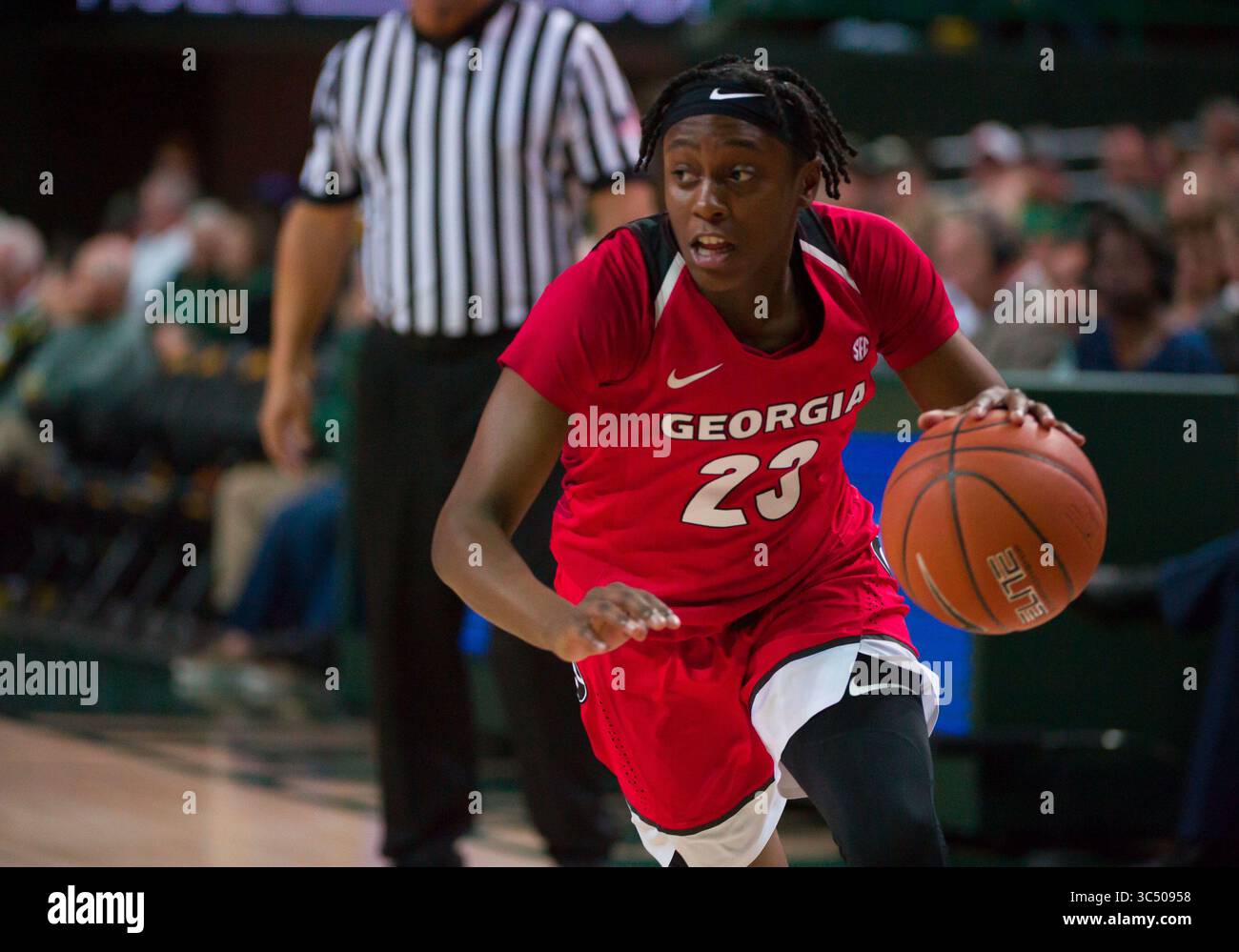 4 dicembre 2019: La guardia dei Georgia Lady Bulldogs Que Morrison (23) dribbla la palla durante il primo quarto della partita di pallacanestro femminile NCAA tra Georgia Lady Bulldogs e i Baylor Bears al Ferrell Center di Waco, Texas. Matthew Lynch/CSM(immagine di credito: &Copy; Matthew Lynch/CSM tramite filo ZUMA) Foto Stock