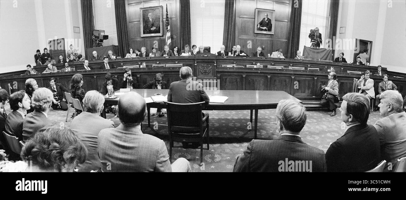29 ottobre 2019, Washington, D.C, Stati Uniti: Il presidente degli Stati Uniti Gerald Ford appare all'audizione della sottocommissione giudiziaria sulla grazia all'ex presidente Richard Nixon, Washington, D.C., USA, fotografia di Thomas J. o'Halloran, 17 ottobre 1974 (Credit Image: © JT Vintage/Glasshouse via ZUMA Wire) Foto Stock