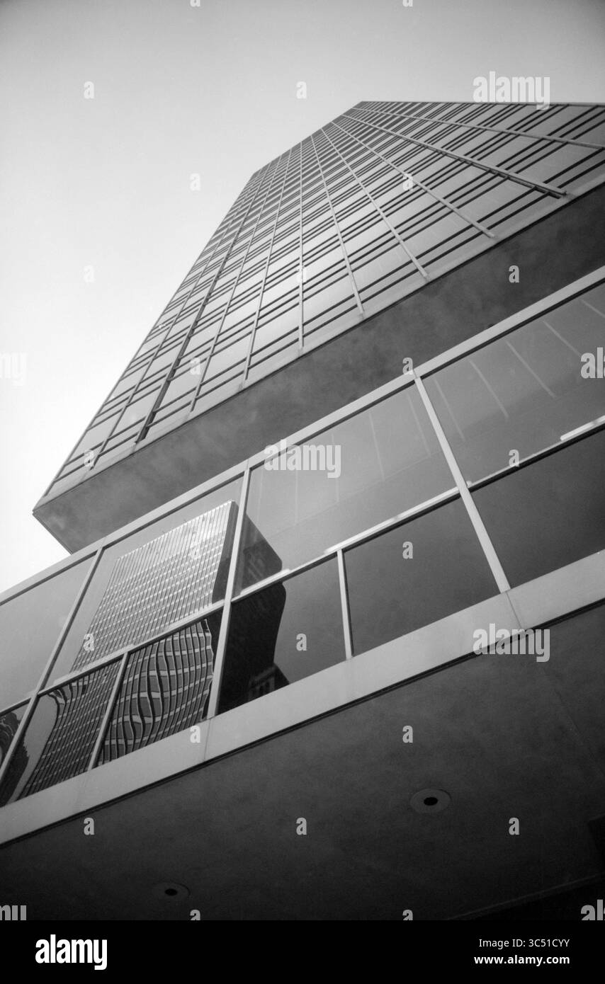 31 ottobre 2019, New York City, New York, Stati Uniti: Lever Building, Low Angle View, New York City, New York, Stati Uniti, Fotografia di Thomas J. o'Halloran, 1957 (Credit Image: © JT Vintage/Glasshouse via ZUMA Wire) Foto Stock