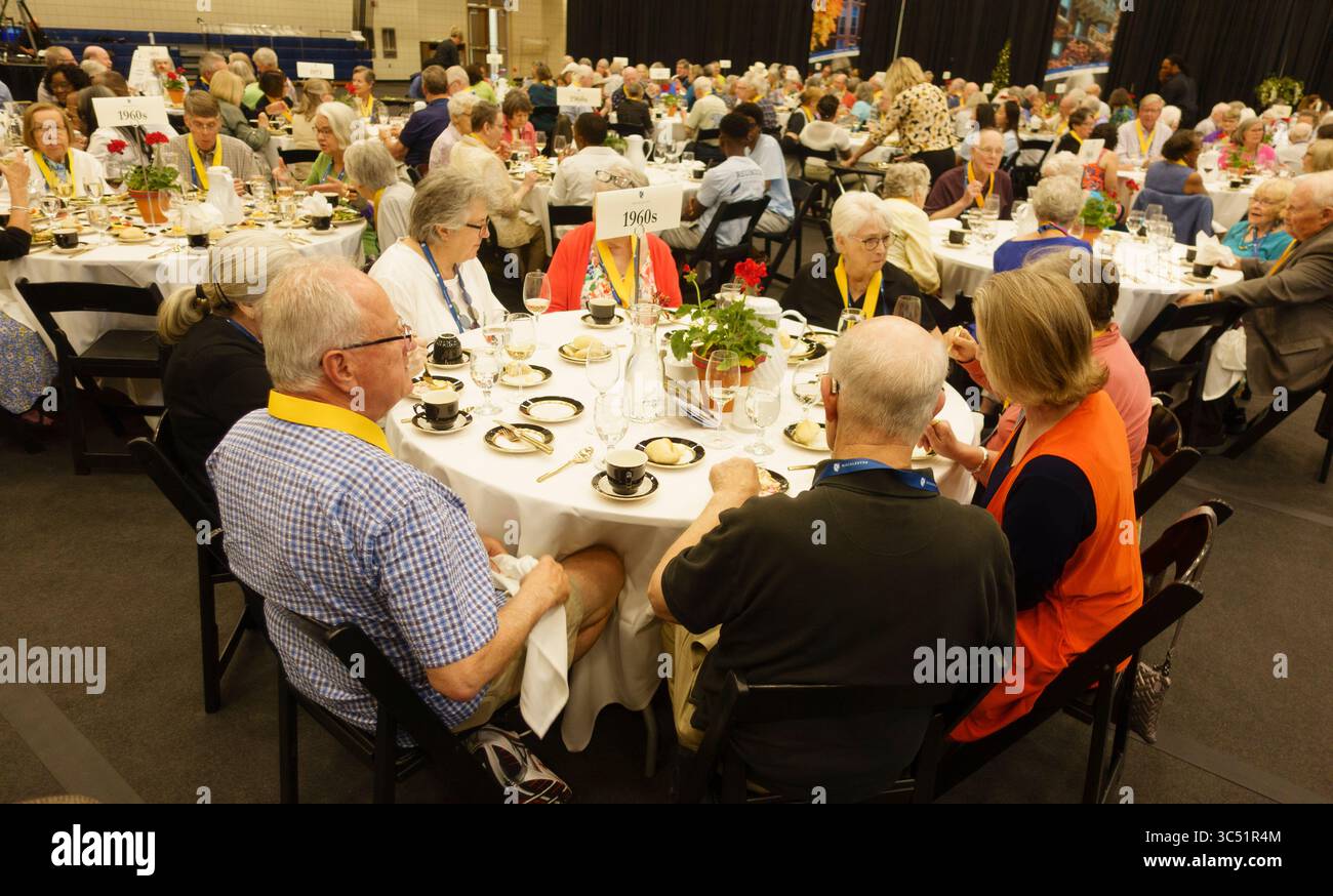 Pranzo al Macalester College Golden Scot in onore dei laureati di 50 anni o più. St Paul, Minnesota, Minnesota, Stati Uniti Foto Stock