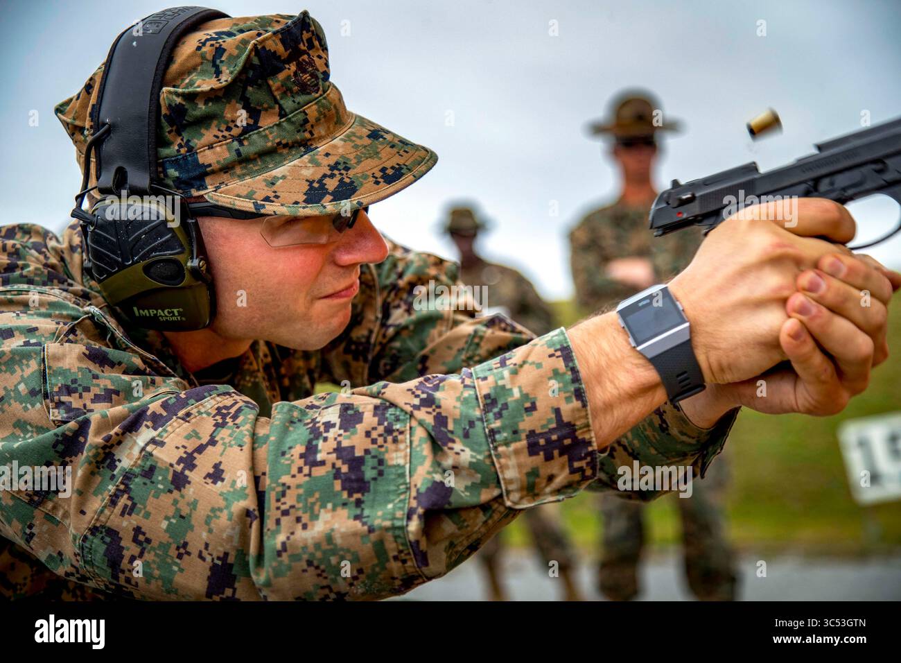 13 dicembre 2019 - CampHansen, Okinawa, Giappone - i Marines statunitensi partecipano all'annuale far East Shooting Competition a Camp Hansen, Okinawa, Giappone, 12-13 dicembre 2019. La gara di tiro dell'Estremo Oriente riunisce i Marines di stanza in Giappone per testare, migliorare e determinare il miglior tiratore tra di loro. (Immagine di credito: © U.S. Marines/ZUMA Wire/ZUMAPRESS.com) Foto Stock