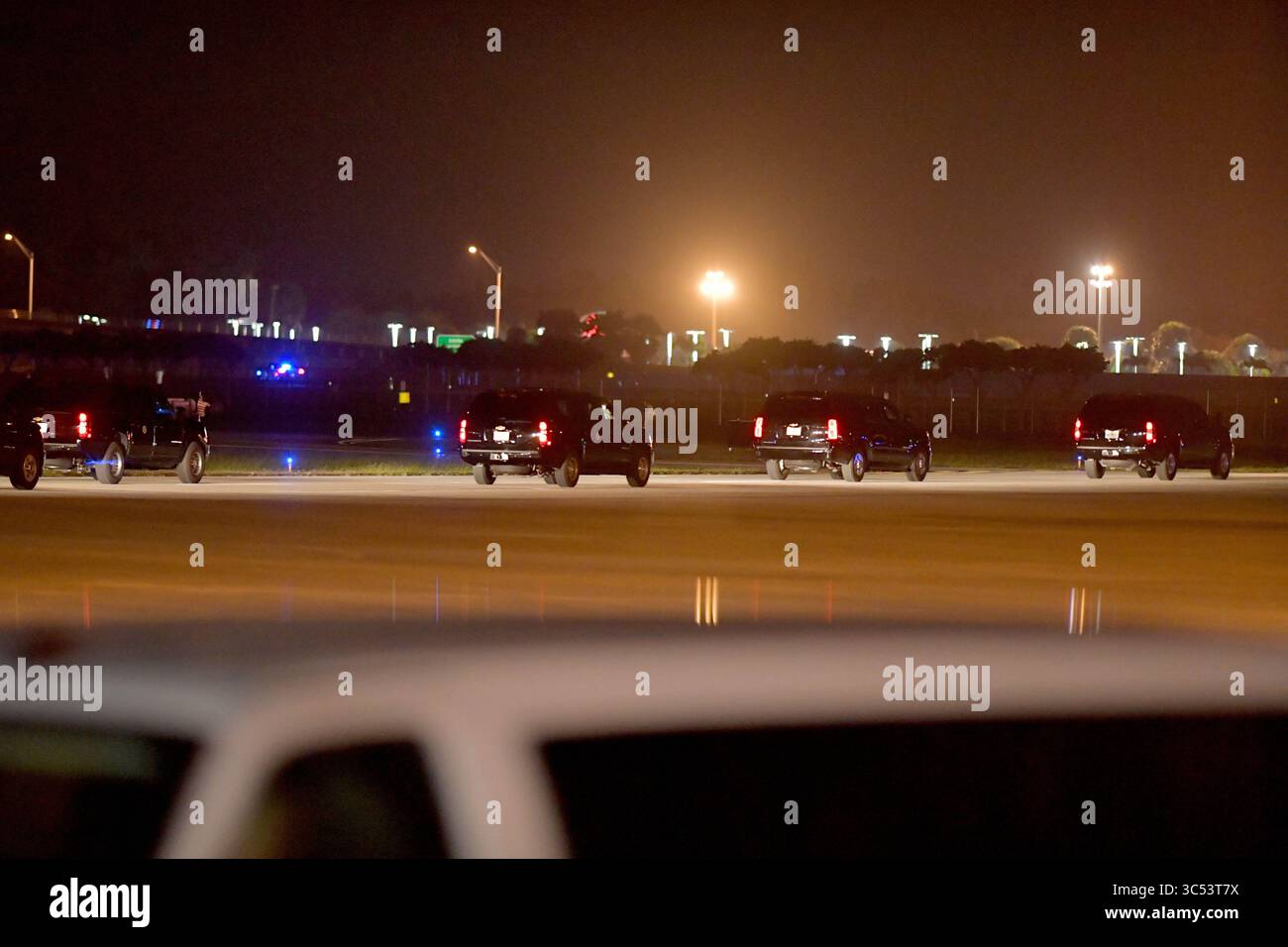 16 giugno 2015, West Palm Beach, Florida, Stati Uniti d'America: WEST PALM BEACH, Florida - 20 DICEMBRE: il presidente DEGLI STATI UNITI Donald Trump, la First Lady Melania Trump, il figlio Barron Trump, la figlia Ivanka Trump e Melania TrumpÃs i genitori Viktor e Amalija Knavs arrivano tutti all'aeroporto internazionale di Palm Beach a West Palm Beach per le vacanze natalizie a Mar-A-Lago Estate dopo che Trump ha firmato una legge sulla difesa che crea Space Force e amplia il congedo parentale il 20 dicembre 2019 il 20 dicembre 2019 a West Palm Beach, Florida....People: Atmosphere (Credit Image: © SMG via ZUMA Wire) Foto Stock