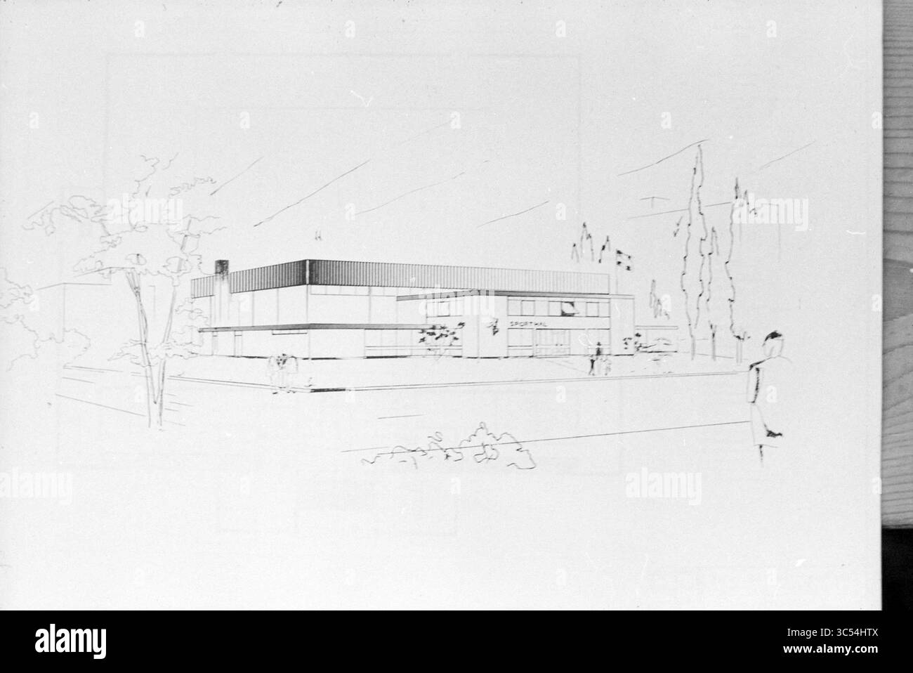 Disegnando la sala dello sport Whizgle News, Dutch Desk, The Netherlands, 1950-2000 E' raffigurato Un edificio elegante e moderno, caratterizzato da grandi finestre e da una caratteristica linea del tetto. Intorno alla struttura sono presenti alberi stilizzati e alcune figure che trasmettono un senso di scala e di ambiente. Il design generale suggerisce uno stile architettonico contemporaneo. Foto Stock