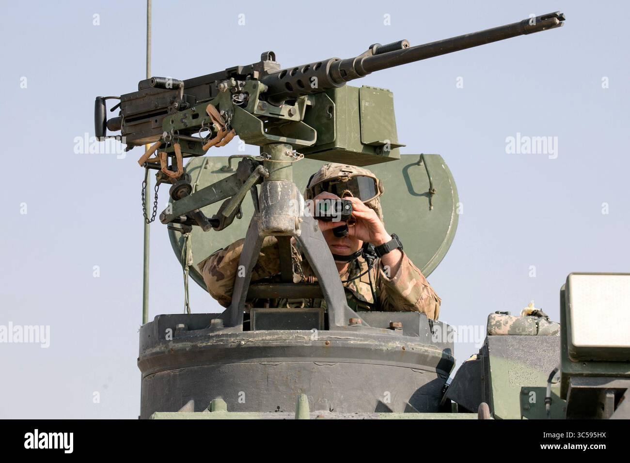 5 gennaio 2020 - Medio Oriente - soldati statunitensi nel 1-113th Field Artillery, 30th Armored Brigade Combat Team, North Carolina Army National Guard, conducono un'esercitazione di addestramento al fuoco vivo con l'M109 Paladin in the Middle East, 5 gennaio 2020. I soldati sono schierati per sostenere l'operazione Spartan Shield in Medio Oriente. (Immagine di credito: © U.S. Army/ZUMA Wire/ZUMAPRESS.com) Foto Stock