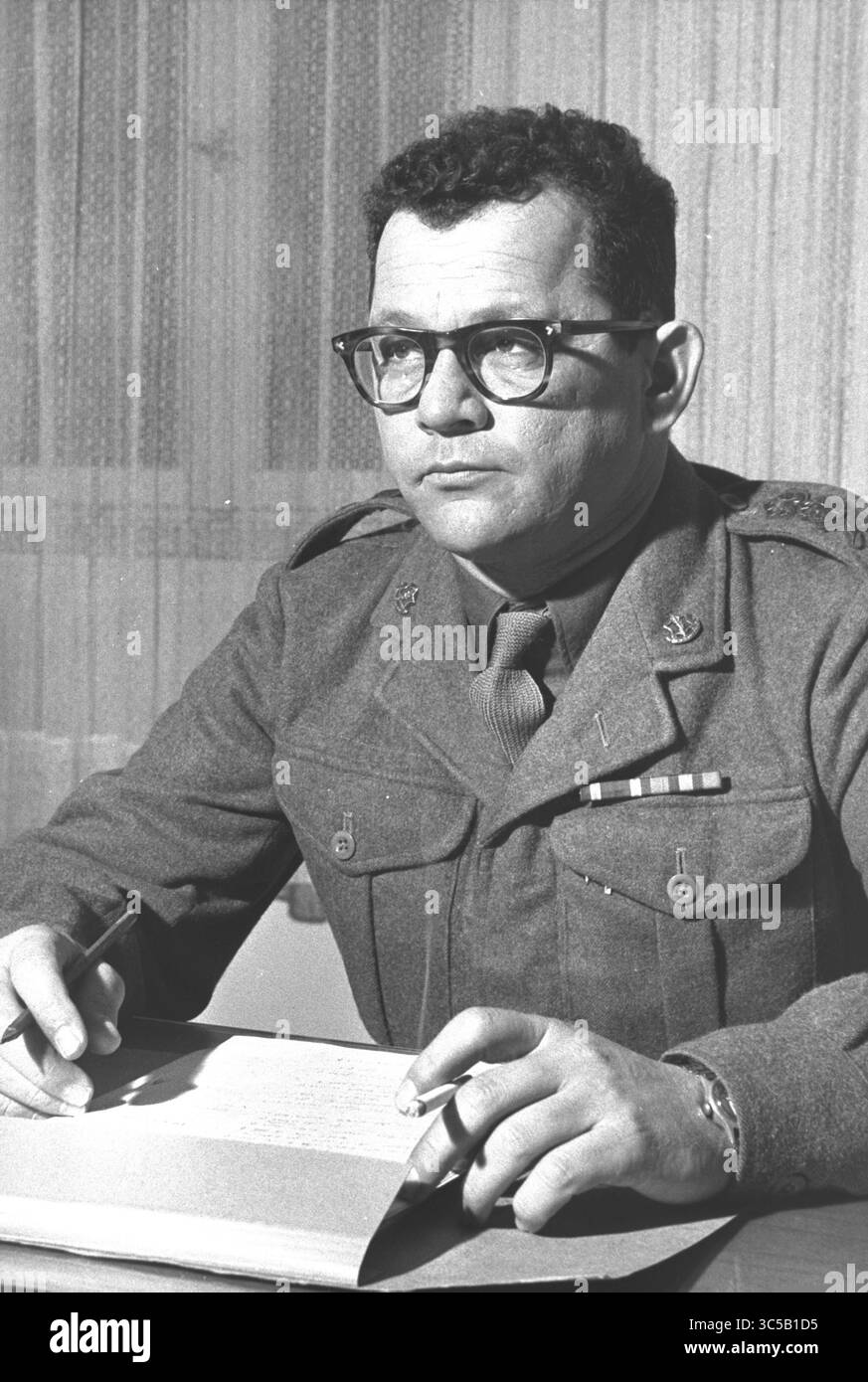 Rav Aluf, Haim Laskov (1919 – 8 dicembre 1982) è stato un politico israeliano, quinto capo di stato maggiore delle forze di difesa israeliane 1958 - 1960 Foto Stock