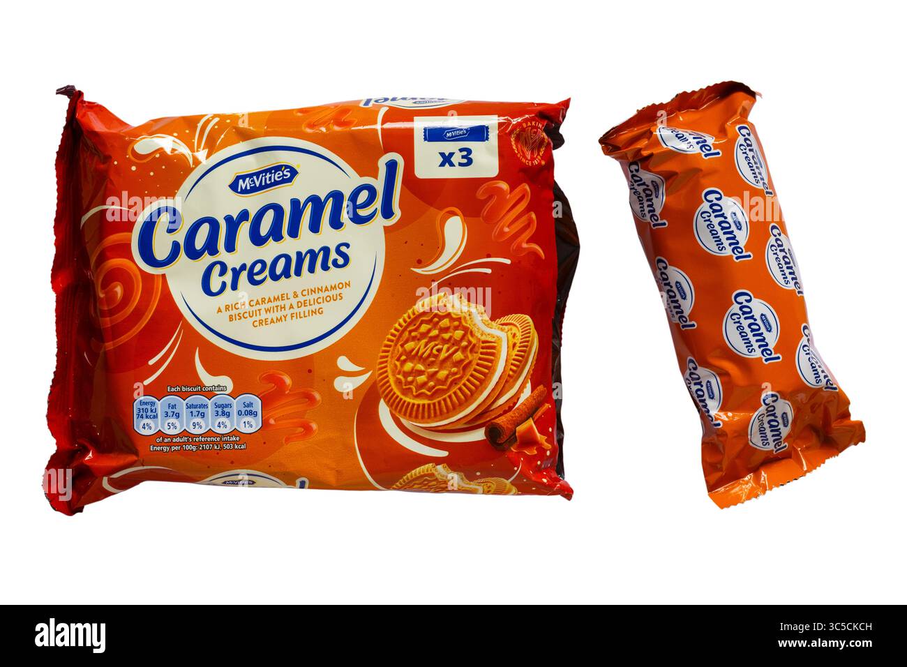 Confezione da tre pacchetti di creme McVities Caramel con un pacchetto rimosso isolato su sfondo bianco Foto Stock Confezione da tre pacchetti di creme McVities Caramel con un pacchetto rimosso isolato su sfondo bianco Foto Stock