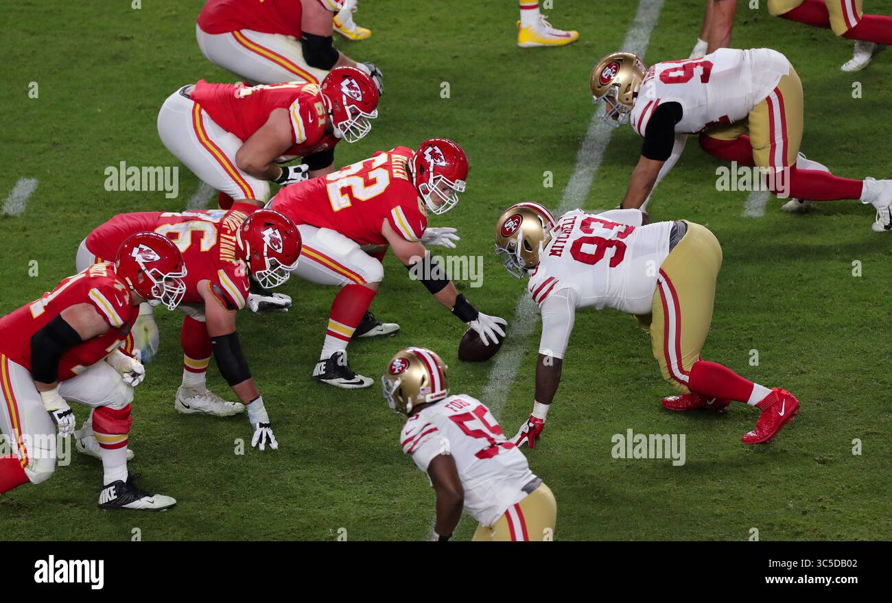 2 febbraio 2020: I Kansas City Chiefs si schierano contro i San Francisco 49ers durante il Super Bowl LIV all'Hard Rock Stadium di Miami Gardens, Florida. Mario Houben/CSM(immagine di credito: &Copy; Mario Houben/CSM tramite cavo ZUMA) Foto Stock