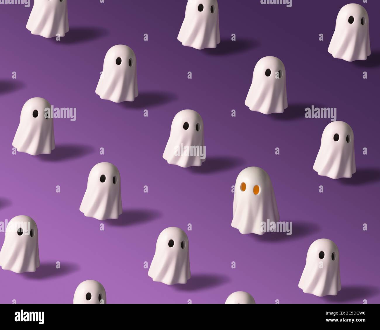 Modello di statuette fantasma su sfondo viola. Sfondo di Halloween Foto Stock