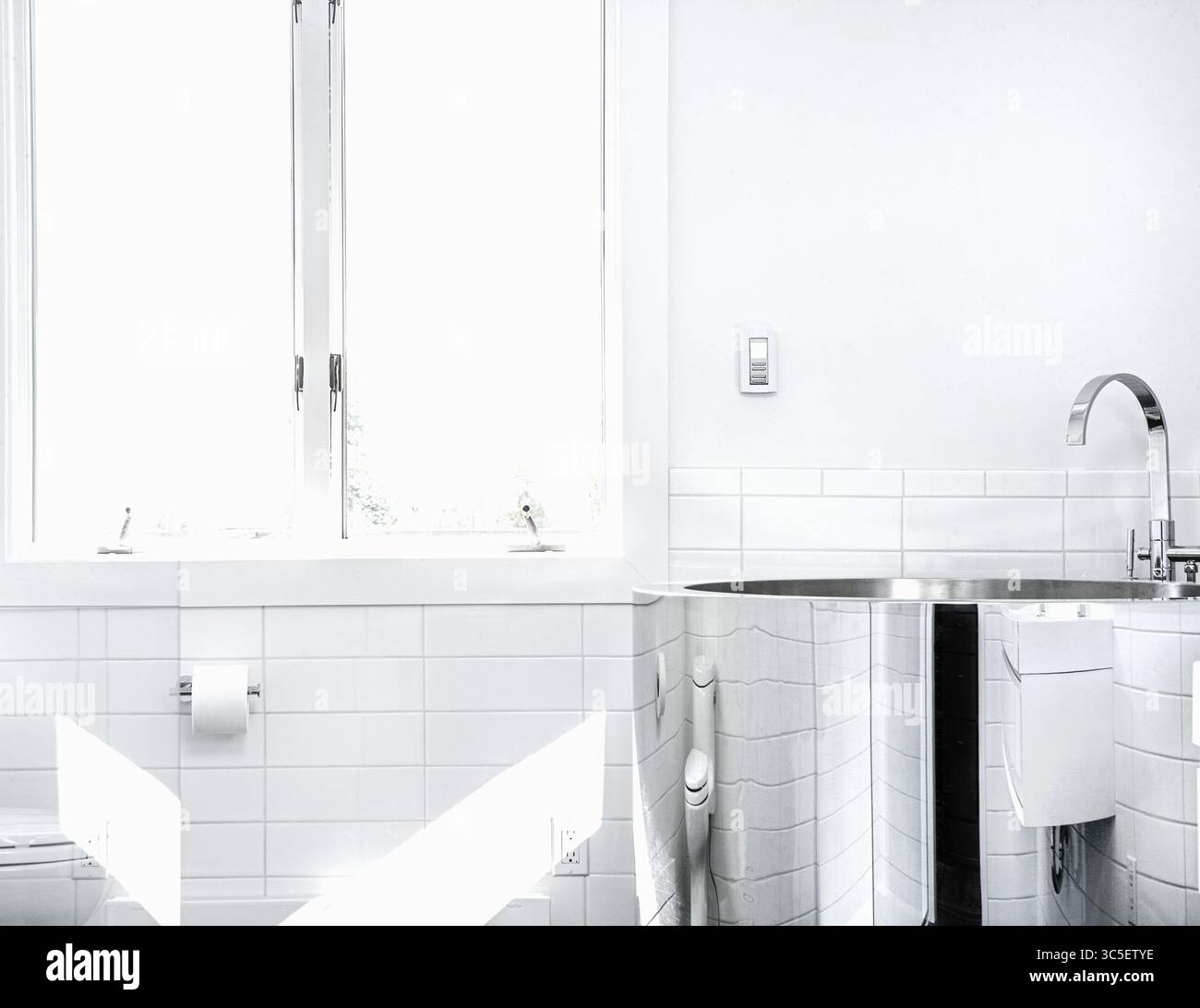 24 maggio 2019, Wingdale, New York, Stati Uniti: Bagno moderno con vasca giapponese (immagine di credito: © Spencer Jones/Glasshouse via ZUMA Wire) Foto Stock