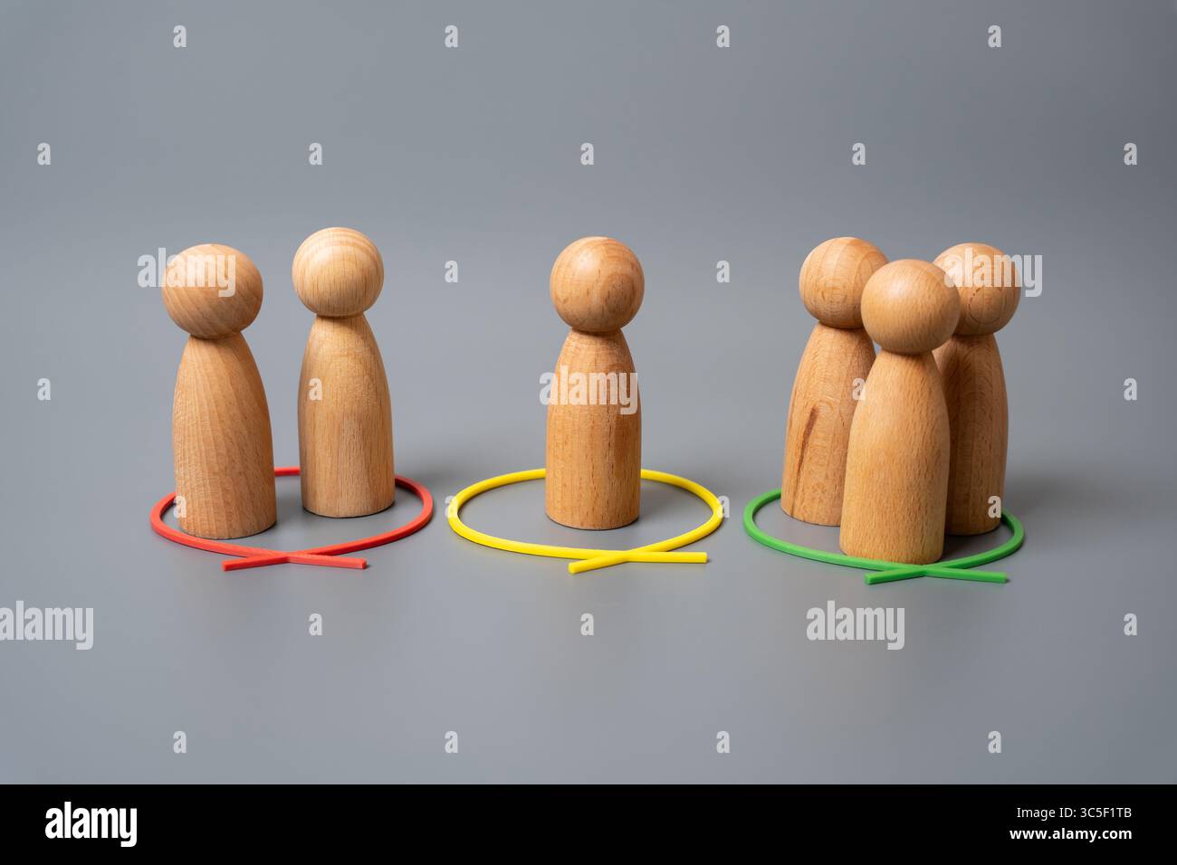Coloro che sono d'accordo, coloro che non sono d'accordo e coloro che si sono astenuti dal voto. Modelli di voto, diversità dell'opinione pubblica. Processi democratici. Foto Stock