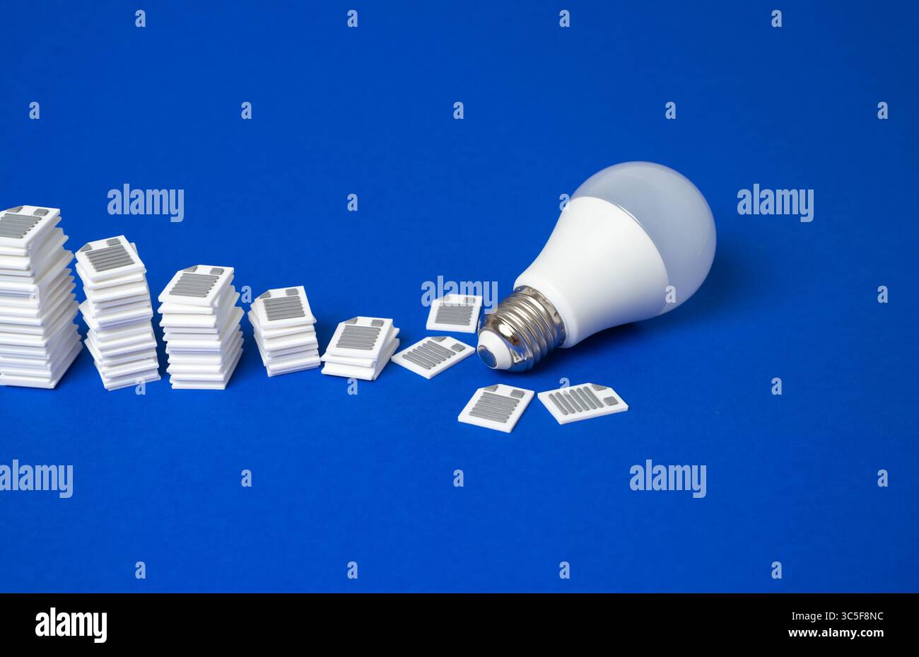 Innovazioni della digitalizzazione per ridurre il lavoro cartaceo e la burocrazia. Governance intelligente. Strumenti di firma elettronica. Gestione dei documenti AI. Comunicazione semplificata. Foto Stock