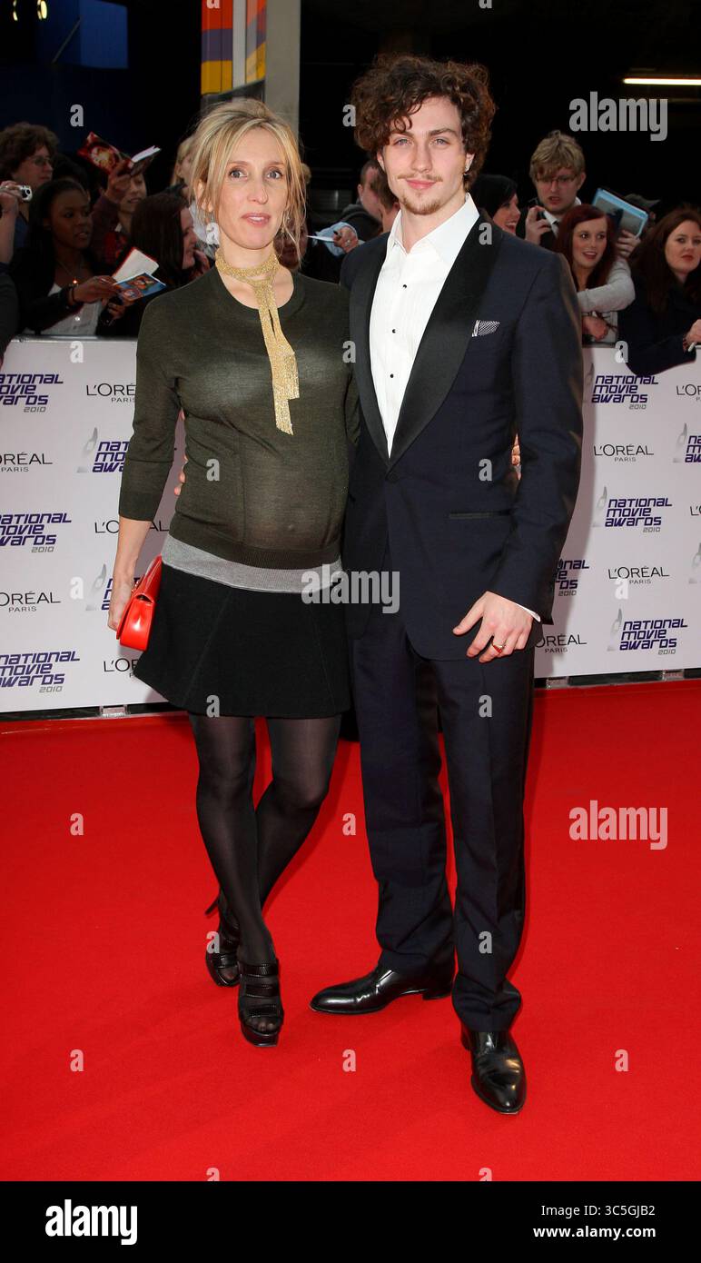 Sam Taylor Wood e Aaron Johnson al National Movie Awards tenutosi alla Royal Festival Hall di Londra - 26 maggio 2010 Foto Stock