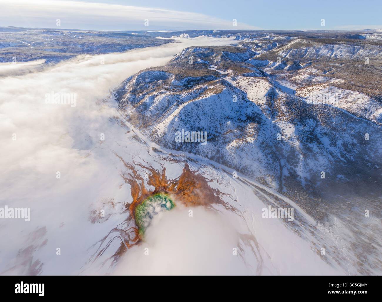 10 febbraio 2015, Stati Uniti: Veduta aerea di Grand Prismatic Spring, Yellowstone National Park, USA (immagine di credito: © Airpano LLC/Amazing Aerial via ZUMA Wire) Foto Stock