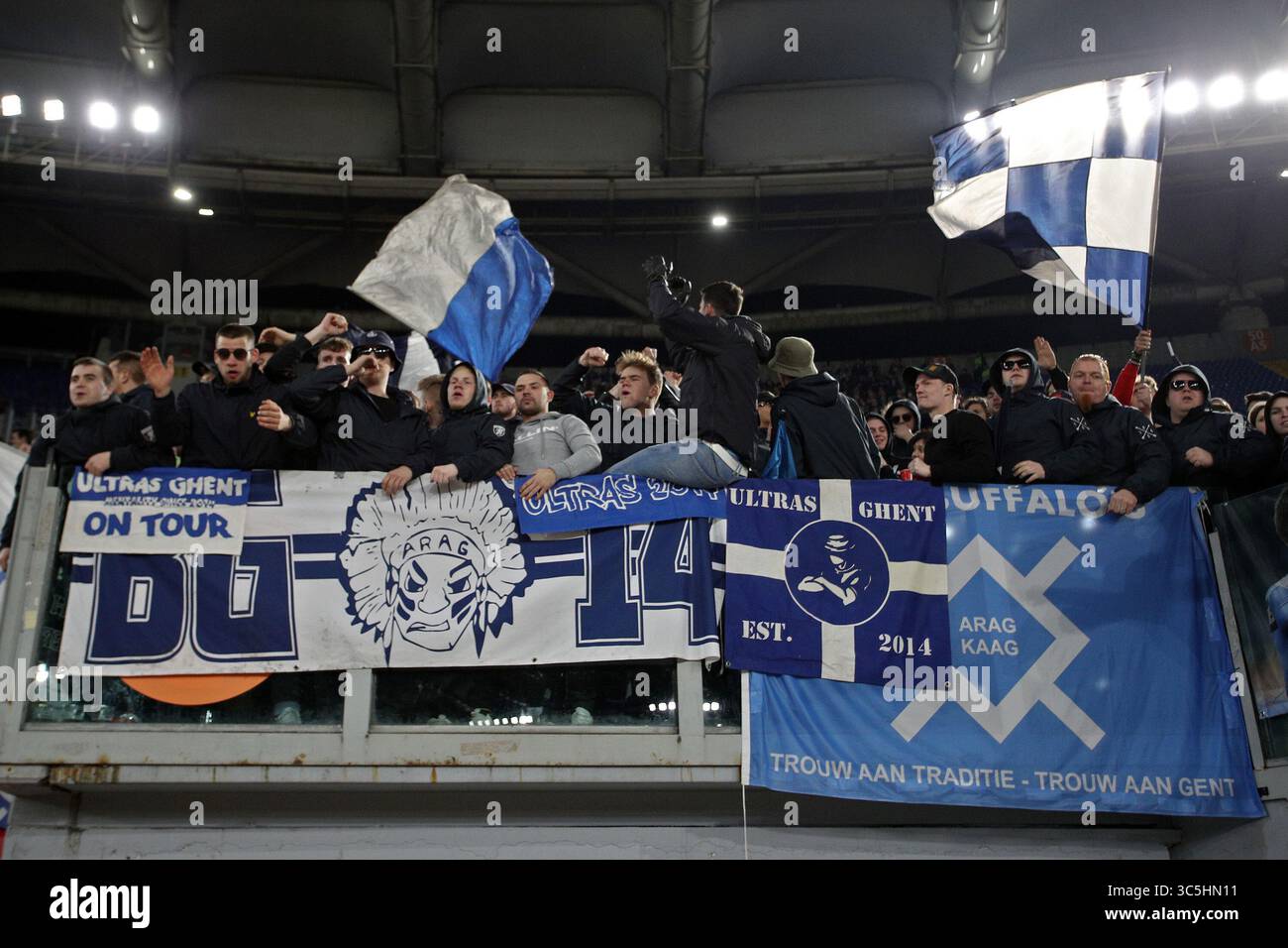 Tifosi KAA Gent durante la partita di UEFA Europa League tra Roma e Gent allo Stadio Olimpico di Roma, Italia il 20 febbraio 2020. (Foto di UKSP/Espa-Images) (immagine di credito: &Copy; ESPA Photo Agency/CSM via ZUMA Wire) Foto Stock