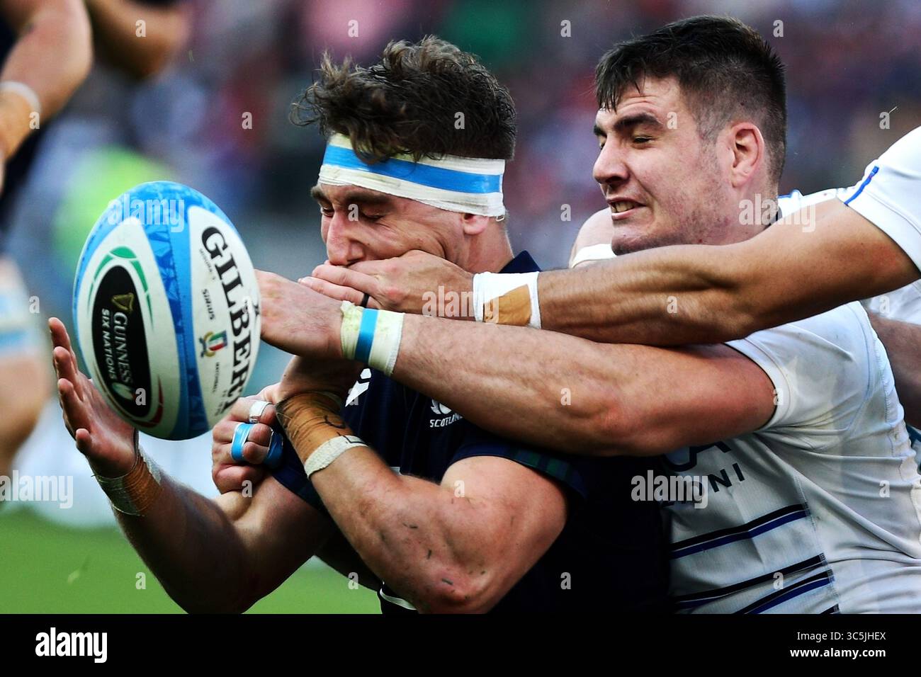 Jamie Ritchie di Scozia (L) e Giosue' Zilocchi d'Italia (R) in azione durante il Guinness Six Nations 2020, partita di rugby a 15 tra Italia e Scozia il 22 febbraio 2020 allo Stadio Olimpico di Roma, Italia - Photo Federico Proietti/ESPA-Images(Credit Image: &Copy; ESPA Photo Agency/CSM via ZUMA Wire) Foto Stock