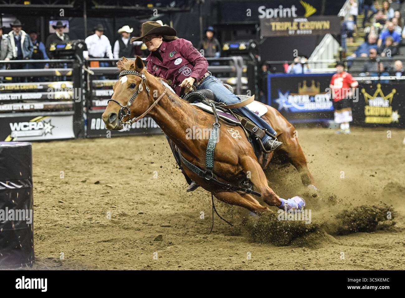 29 febbraio 2020, Kansas City, Missouri, Stati Uniti: BRITTANY POZZI TONOZZI partecipa all'evento Barrel Racing allo Sprint Center di Kansas City, Missouri. (Immagine di credito: © Amy Sanderson/ZUMA Wire) Foto Stock