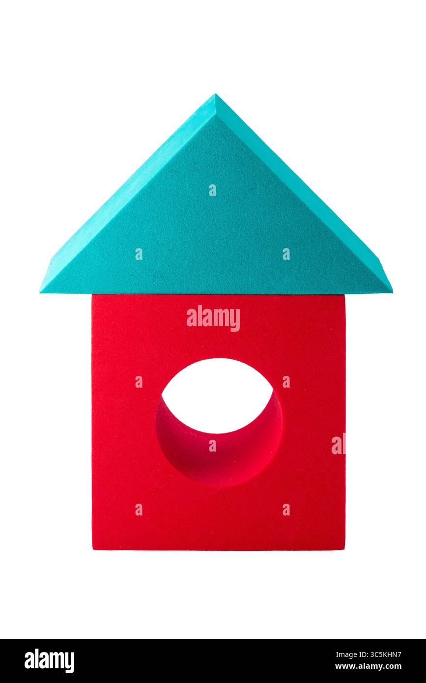 Casa in mattoni giocattolo, idea grafica dell'icona della casa, isolata sul bianco con percorso di ritaglio incluso Foto Stock