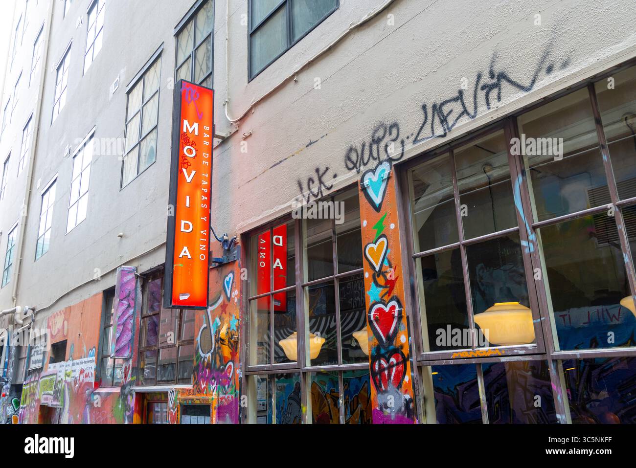 Hosier Lane, Melbourne, Victoria, Australia, ristorante di tapas spagnole originali movida in questo famoso vicolo della Street art di Melbourne Foto Stock
