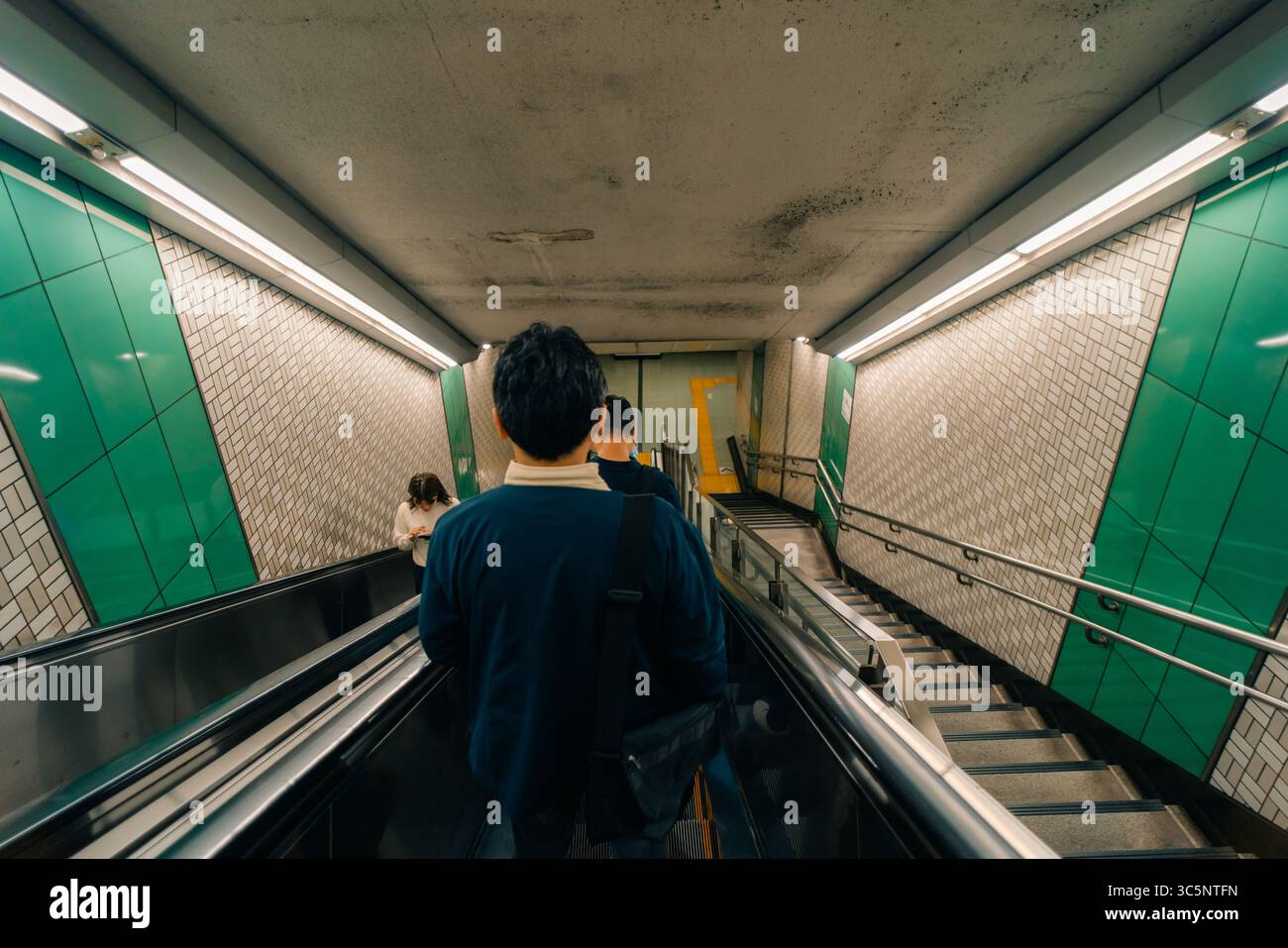 Giappone, Tokyo - 3 maggio 2025 cala nella metropolitana. Foto di alta qualità Foto Stock
