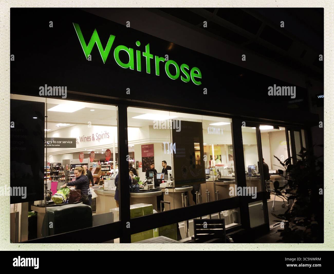 14 marzo 2020, Londra, Regno Unito: Scaffali vuoti presso il negozio di alimentari Cherry Tree Walk Waitrose nella City di Londra causati dal panico al coronavirus, Londra, Regno Unito. (Immagine di credito: © Veronika Lukasova/ZUMA Wire) Foto Stock