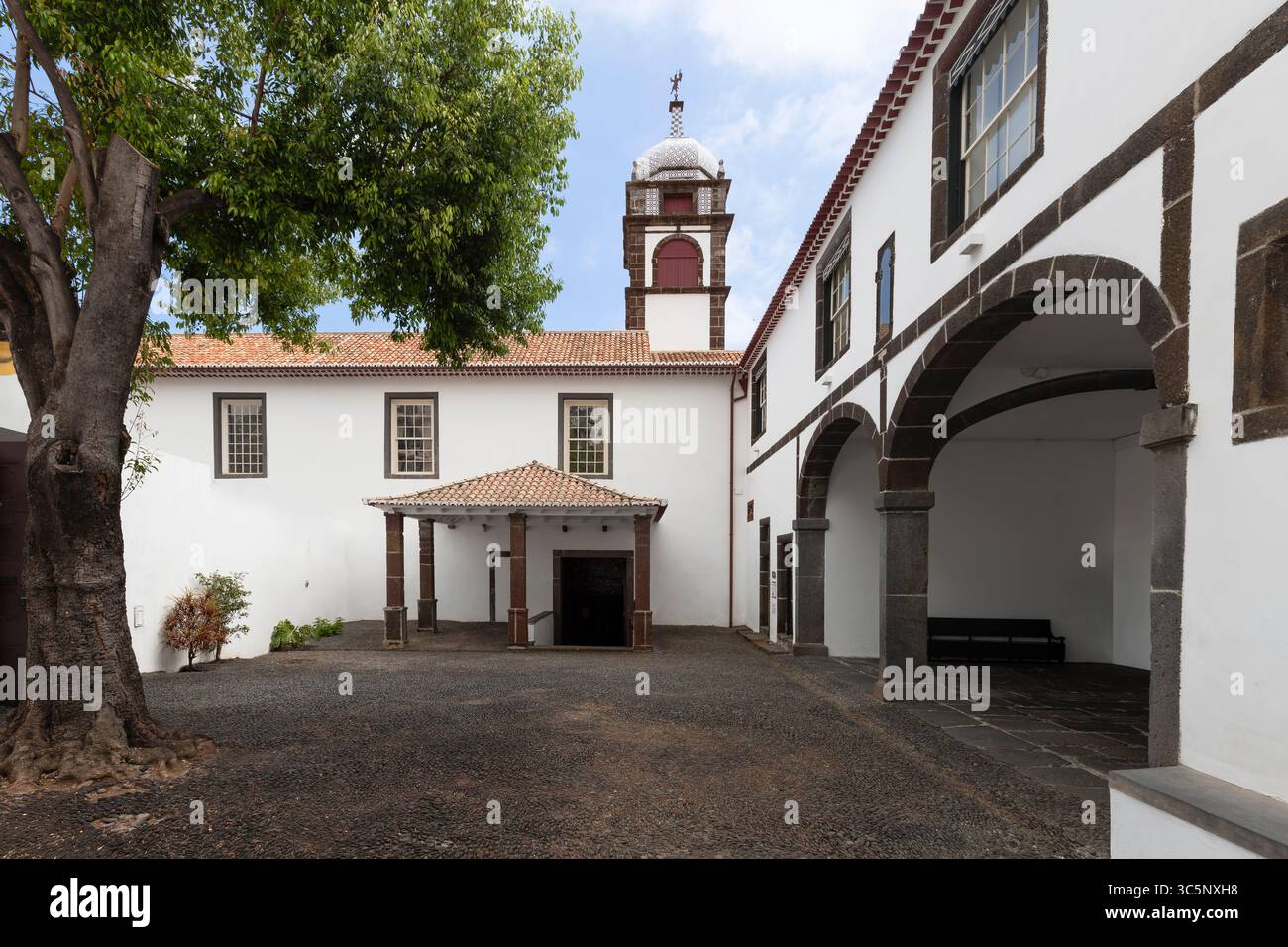 Monastero di Santa Clara del XV secolo a Funchal sull'isola portoghese di Madeira. Foto Stock