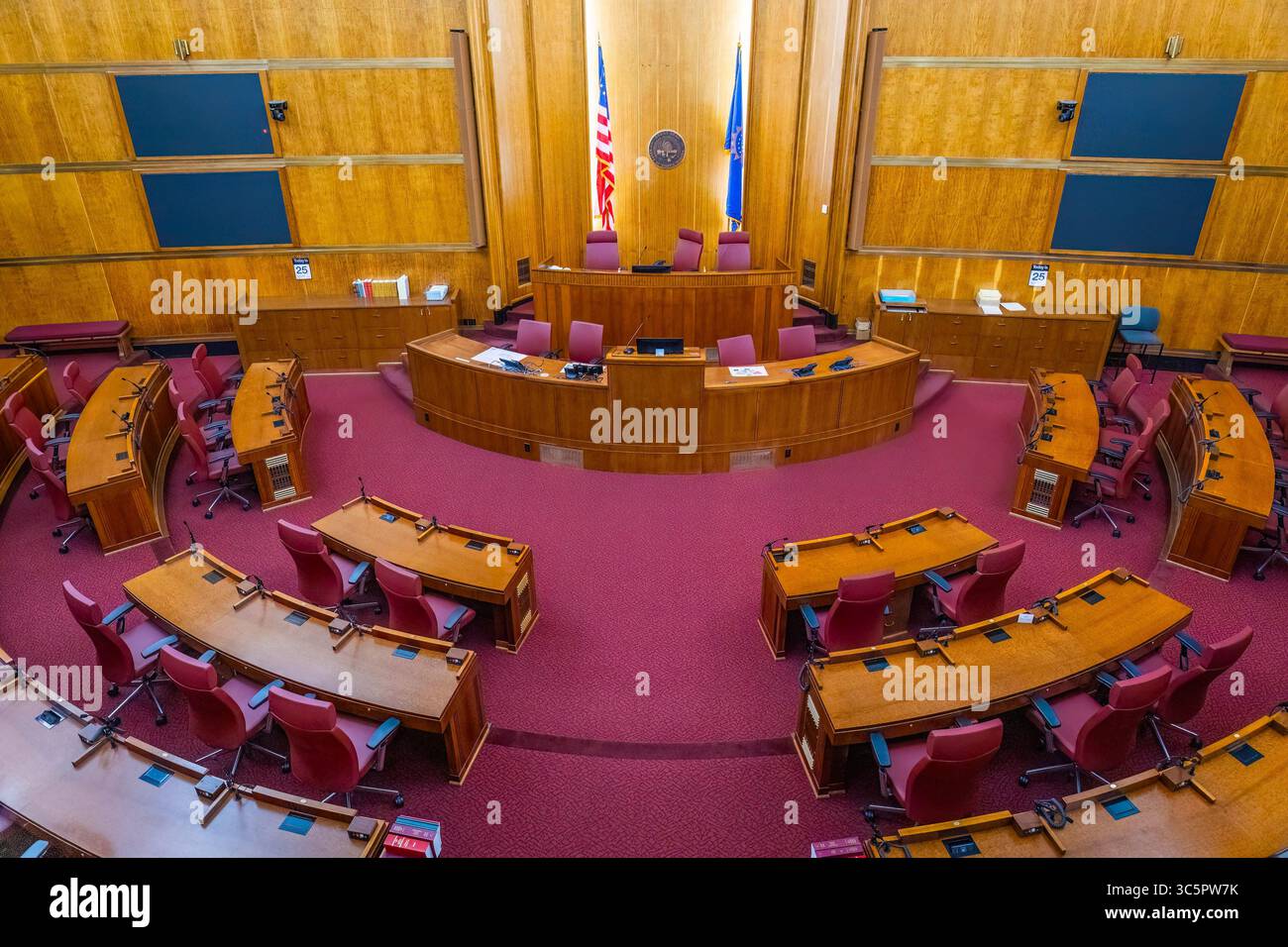L'interno dignitoso della camera del Senato dello Stato all'interno del Campidoglio dello Stato del Dakota del Nord a Bismarck Foto Stock