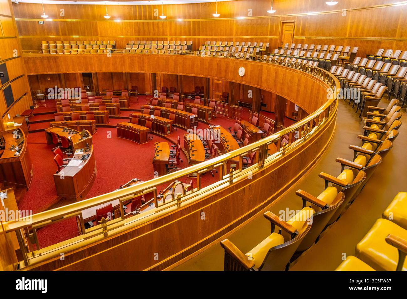 L'interno dignitoso della camera del Senato dello Stato all'interno del Campidoglio dello Stato del Dakota del Nord a Bismarck Foto Stock