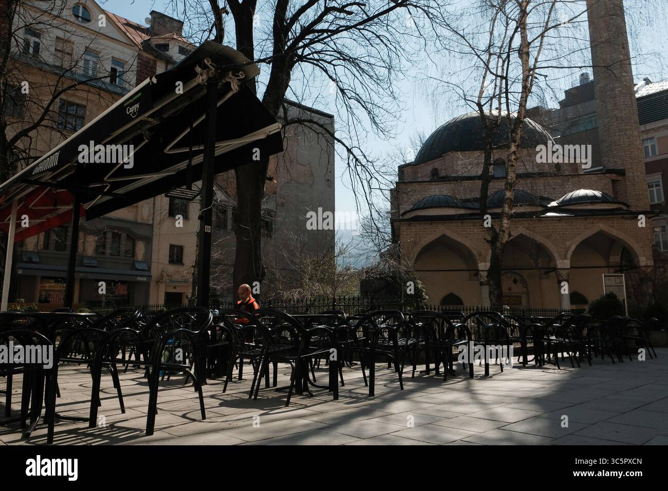 19 marzo 2020 - Sarajevo, Bosnia ed Erzegovina - manifestanti a Tirana. Sarajevo adotta misure per controllare l'epidemia di Coronavirus man mano che aumenta il numero di casi in Bosnia. (Immagine di credito: © Nick St.Oegger/ZUMA Wire/ZUMAPRESS.com) Foto Stock