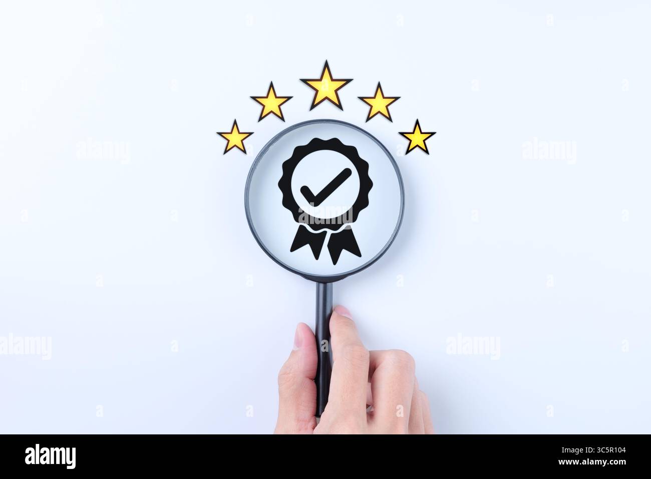 Mostra il segno del servizio di qualità superiore 5 stelle, garanzia, standard, certificazione ISO, concetto di standardizzazione. Standard di qualità leader c Foto Stock