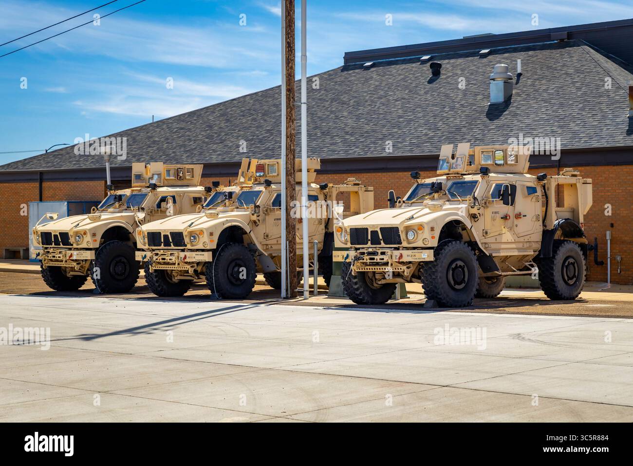 Dickinson, ND, USA - 13 luglio 2025: Veicolo All-Terrain protetto da un'imboscata antiminazione dell'esercito DEGLI STATI UNITI Foto Stock
