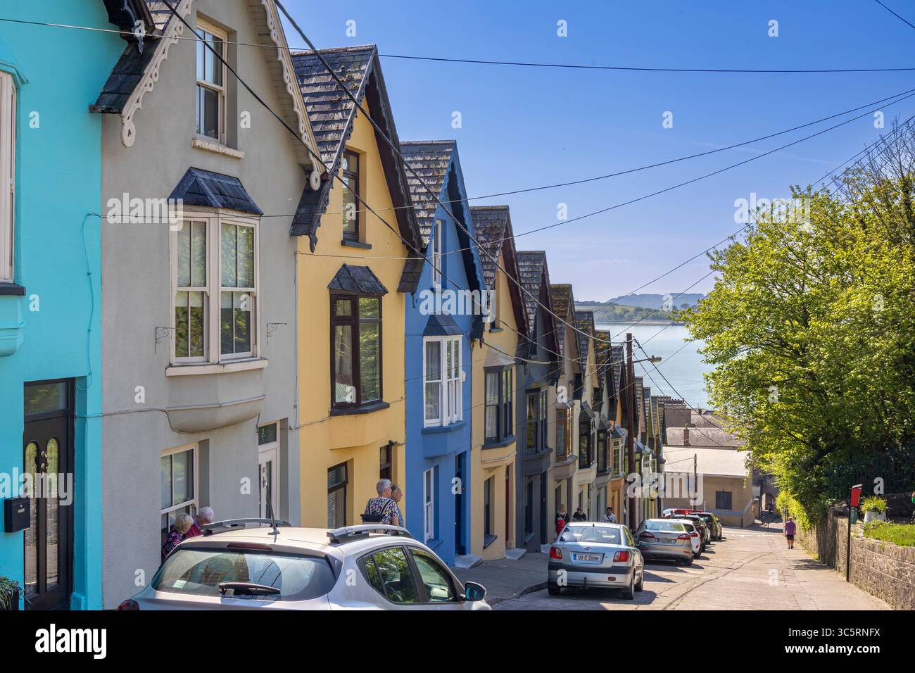 Mazzo di carte colorate a Cobh Foto Stock