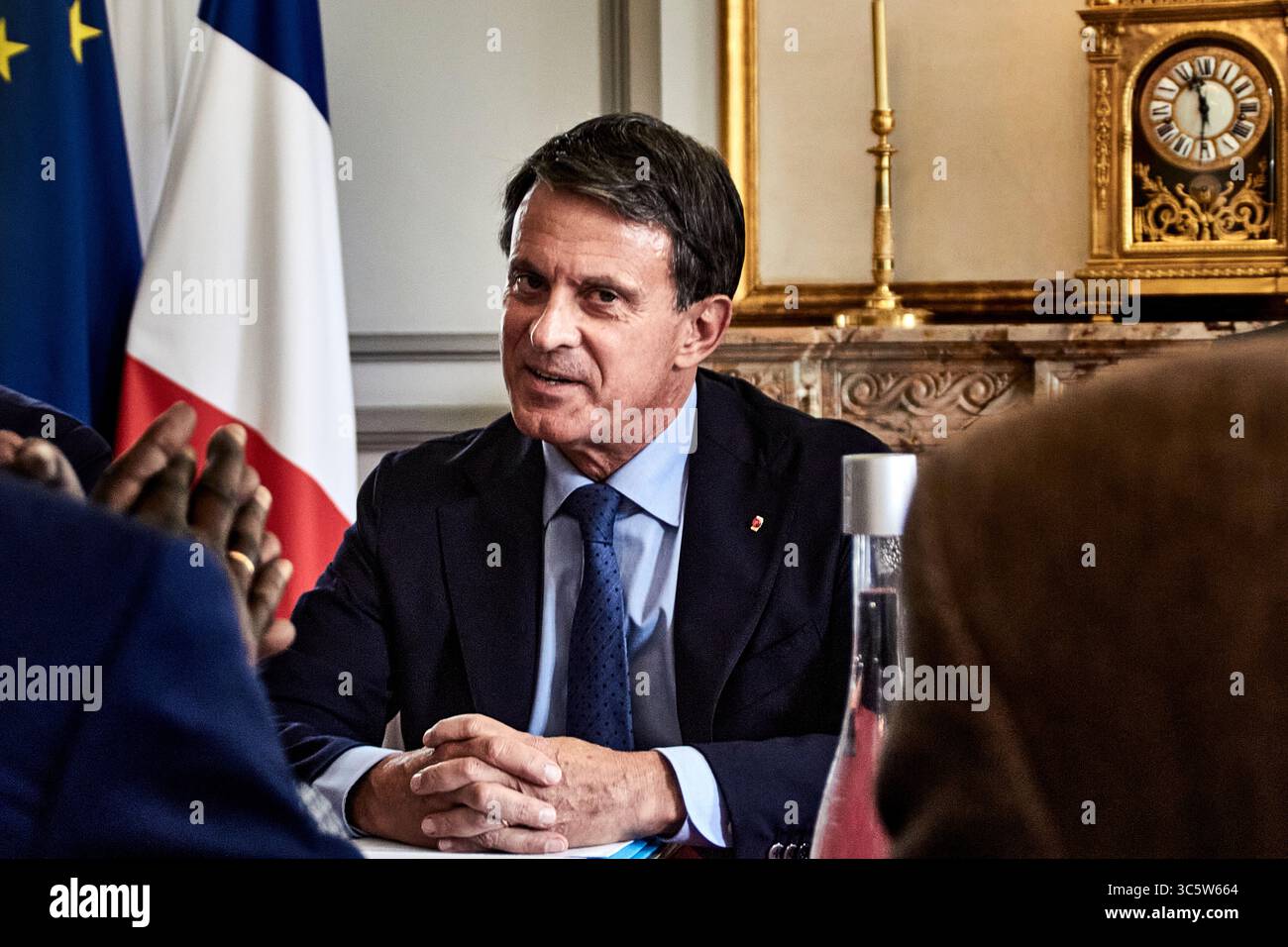 Parigi, Francia. 30 luglio 2025. Il ministro degli esteri della Francia Manuel Valls durante un incontro con una delegazione di rappresentanti eletti della Guiana francese dedicata all'evoluzione istituzionale del territorio, presso il Ministero della Francia d'oltremare, il 30 luglio 2025. - 30/07/2025 - Francia/Parigi - Antonin Burat/le Pictorium credito: LE PICTORIUM/Alamy Live News Foto Stock