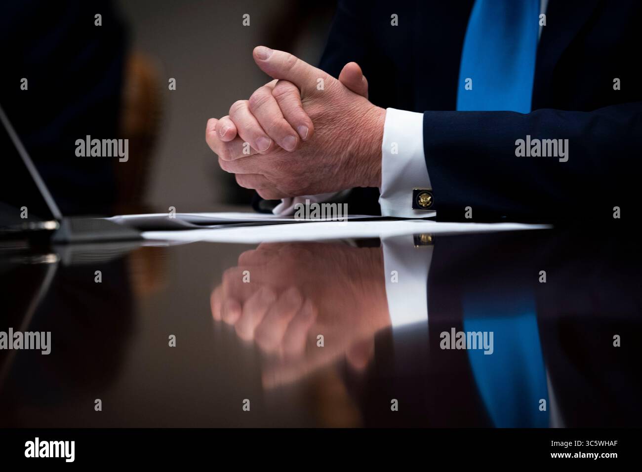 7 aprile 2020, Washington, District of Columbia, USA: Il presidente degli Stati Uniti Donald J. Trump fa osservazioni mentre partecipa a un aggiornamento per il soccorso alle piccole imprese, martedì 7 aprile 2020. Il presidente Trump ha annunciato a marzo che le aziende colpite dal coronavirus riceveranno 50 miliardi di dollari in più in prestiti a basso interesse garantiti federalmente dalla Small Business Administration (immagine di credito: © Doug Mills/CNP tramite ZUMA Wire) Foto Stock