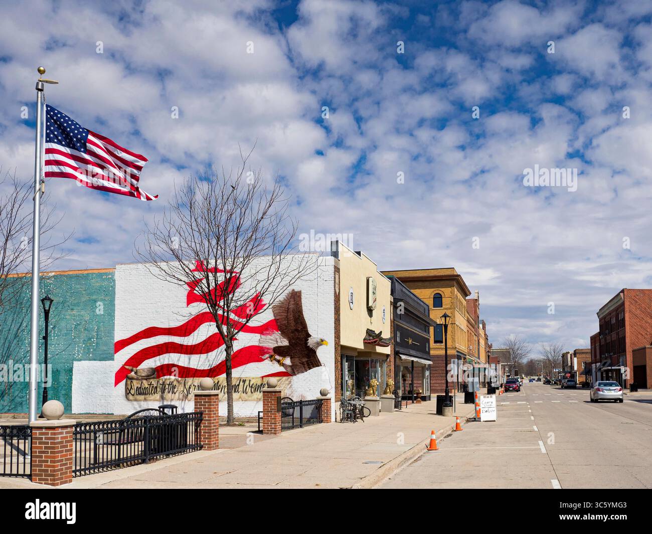 20 aprile 2020, Perry, Iowa, Stati Uniti: Una strada vuota a Perry, Iowa. Lo stabilimento di trasformazione della carne suina di Tyson a Perry ha riferito durante il fine settimana che almeno due dozzine di lavoratori erano risultati positivi alla COVID-19. Lo stabilimento è chiuso lunedì 20 aprile per una pulizia e una sanificazione accurate. Almeno cinque stabilimenti di confezionamento della carne in Iowa hanno segnalato la comparsa di focolai di COVID-19. Oltre ai cinque stabilimenti dell'Iowa, gli impianti di confezionamento della carne vicini all'Iowa in Nebraska, South Dakota e Minnesota hanno segnalato focolai di COVID-19 (SARS-CoV-2, Coronavirus). Lo stabilimento di Tyson ha più di 1.400 lavoratori ed è il peccato più grande Foto Stock