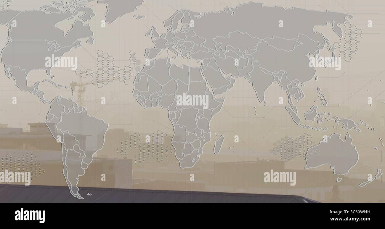 Mostra la sovrapposizione stilizzata della mappa del mondo che copre lo skyline della città con griglia esagonale, gru e tetti piani Foto Stock